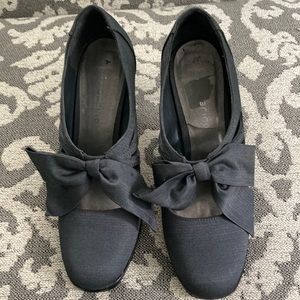 Women’s Ann Marino Bow Shoes Size 6.5